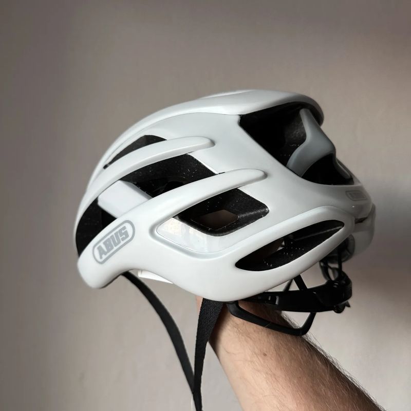 Cyklistická helma Abus Airbreaker Polar White Matt vel. Medium