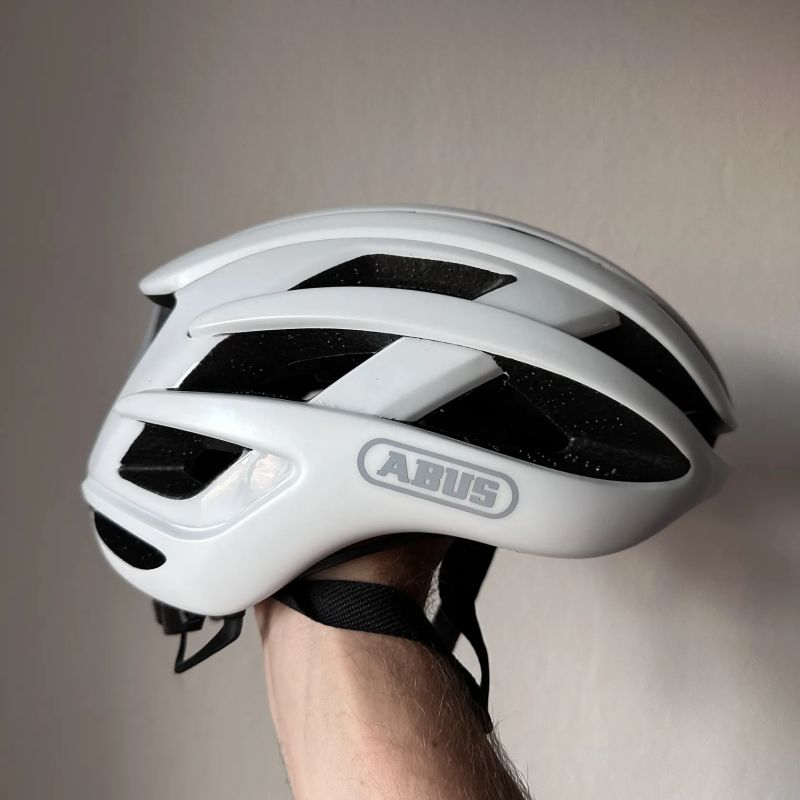 Cyklistická helma Abus Airbreaker Polar White Matt vel. Medium