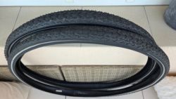 Schwalbe Marathon Mondial 37-622, 28x1,4, černý reflexní pásek