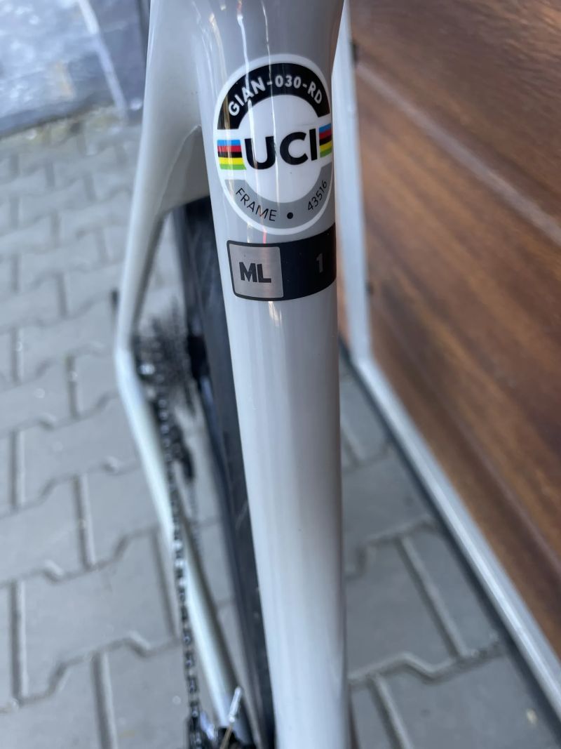 Silniční karbonové kolo Giant- Ultegra - M/L rám