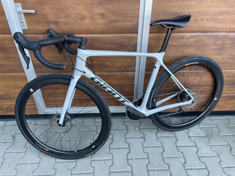 Silniční karbonové kolo Giant- Ultegra - M/L rám