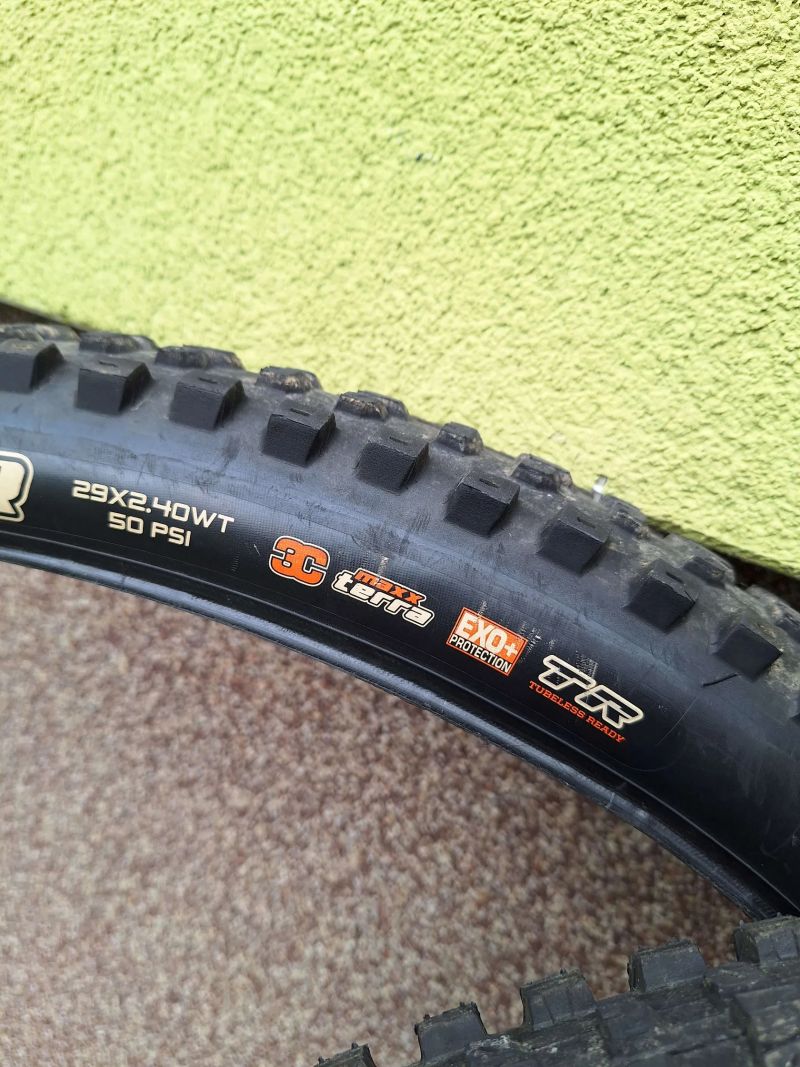 pláště Maxxis Dissector 29x2,4" WT 3CT EXO a EXO+ TR