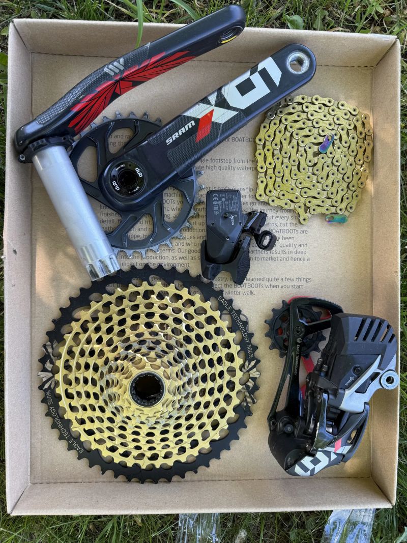 Kliky Sram X0 karbon, Přehazovačka X0 Eagle AXS, kazeta XX1, řetěz XX1, ovládací páčka SramAXSRocker