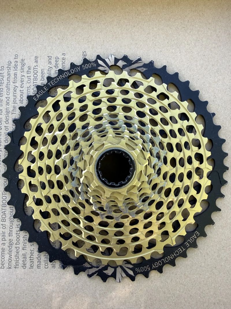 Kliky Sram X0 karbon, Přehazovačka X0 Eagle AXS, kazeta XX1, řetěz XX1, ovládací páčka SramAXSRocker