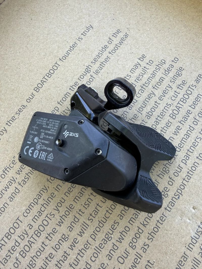 Kliky Sram X0 karbon, Přehazovačka X0 Eagle AXS, kazeta XX1, řetěz XX1, ovládací páčka SramAXSRocker