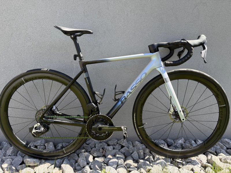 Karbonová rámová sada BASSO DIAMANTE velikost 48, včetně KOMBA, SEDLOVKY, střed CeramicSpeed DUB