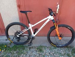 Commencal Meta HT V3 2025 –TOP stav, vylepšená výbava