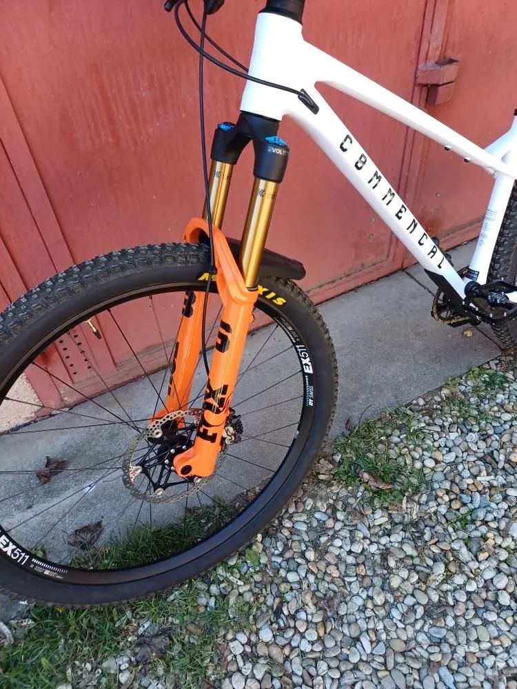 Commencal Meta HT V3 2025 –TOP stav, vylepšená výbava
