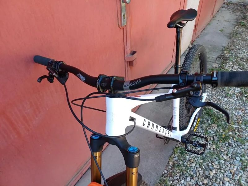 Commencal Meta HT V3 2025 –TOP stav, vylepšená výbava