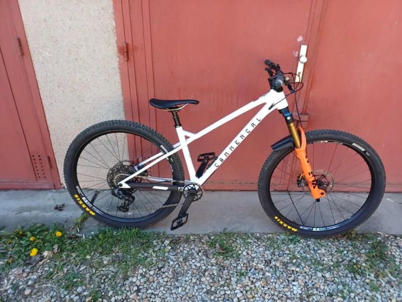 Commencal Meta HT V3 2025 –TOP stav, vylepšená výbava