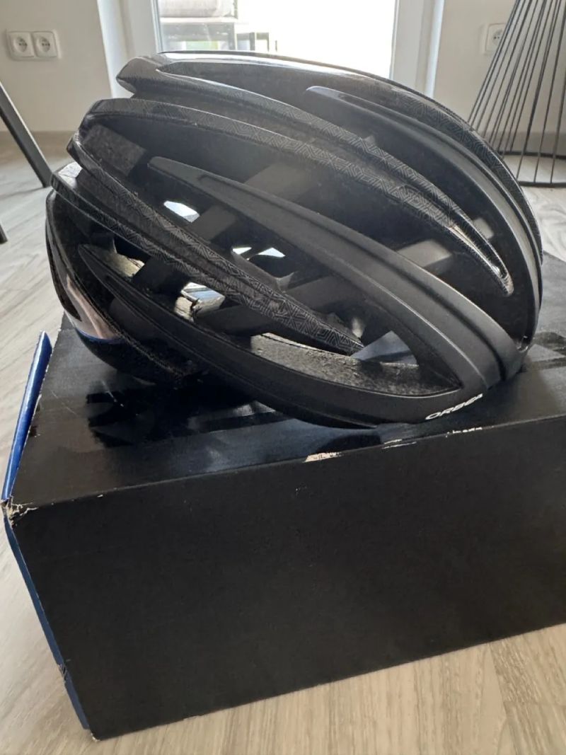 Orbea R10 přilba, černá, velikost M (55-59cm)