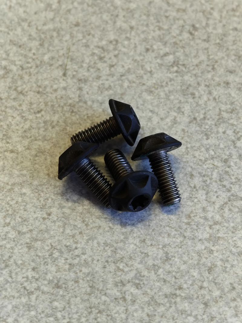 2x Košík Silca Sicuro Titanium + orig. titanové šrouby