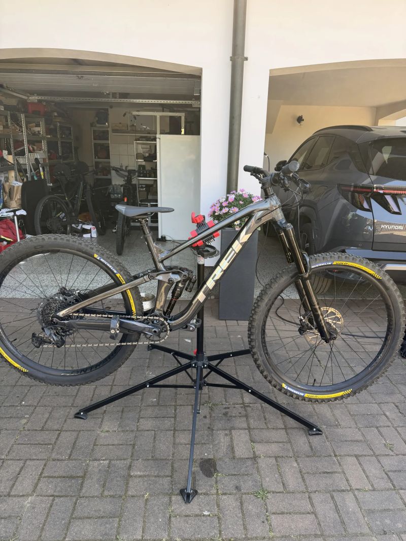 Trek Slash 8
