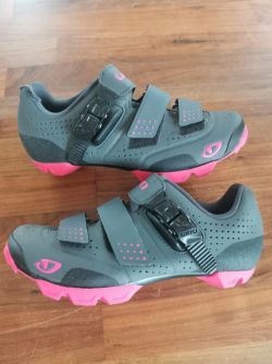 Nové Giro dámské cyklo boty vel. 39