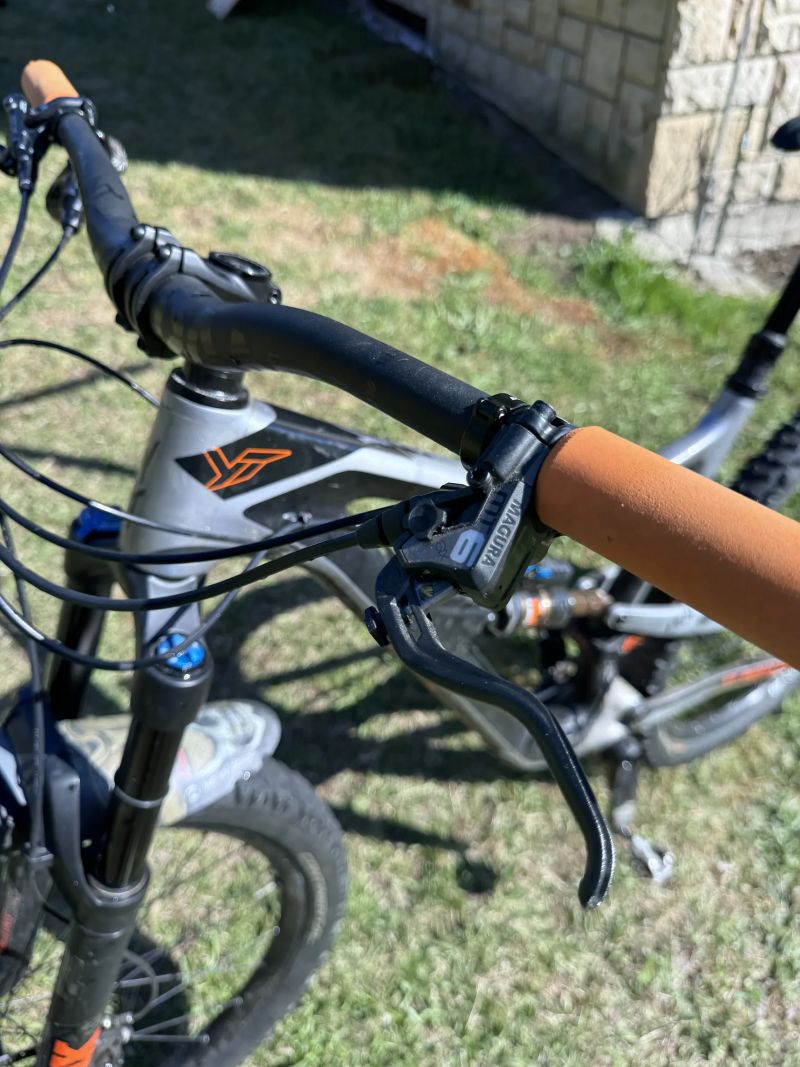 YT Industries Jeffsy CF Pro Race