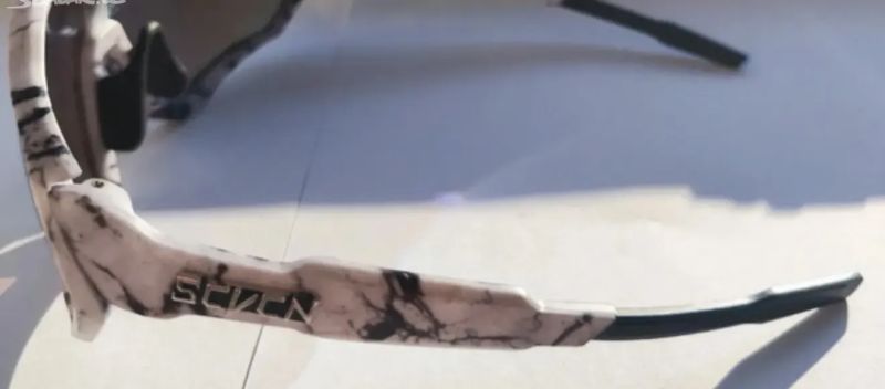 Sportovní brýle, zrcadlové, mramor design, moderní tvar 