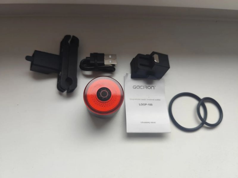 Gaciron Loop 100 Carbon - chytré zadní světlo 