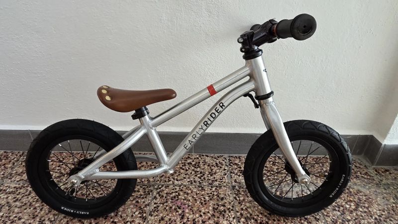 Dětské lehké odrážedlo Early Rider 