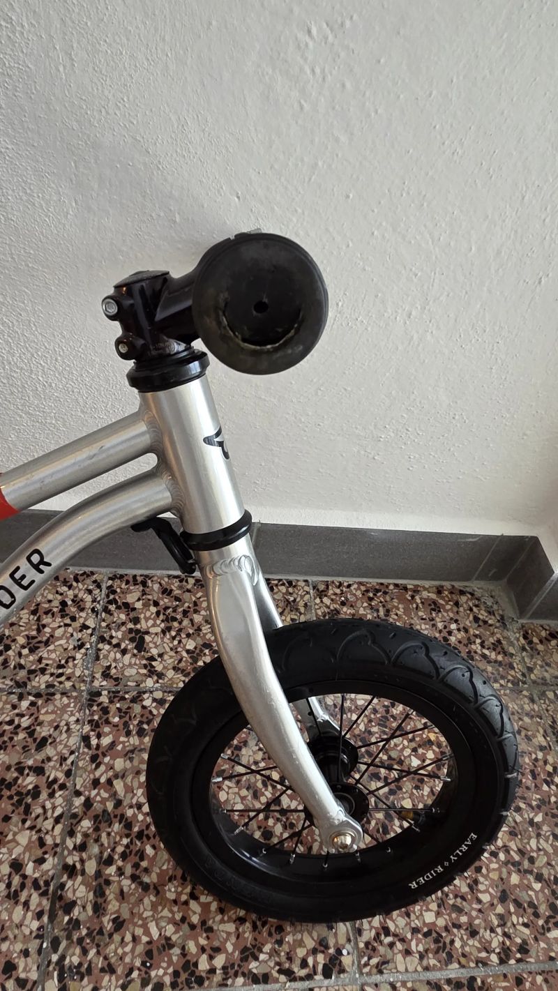 Dětské lehké odrážedlo Early Rider 