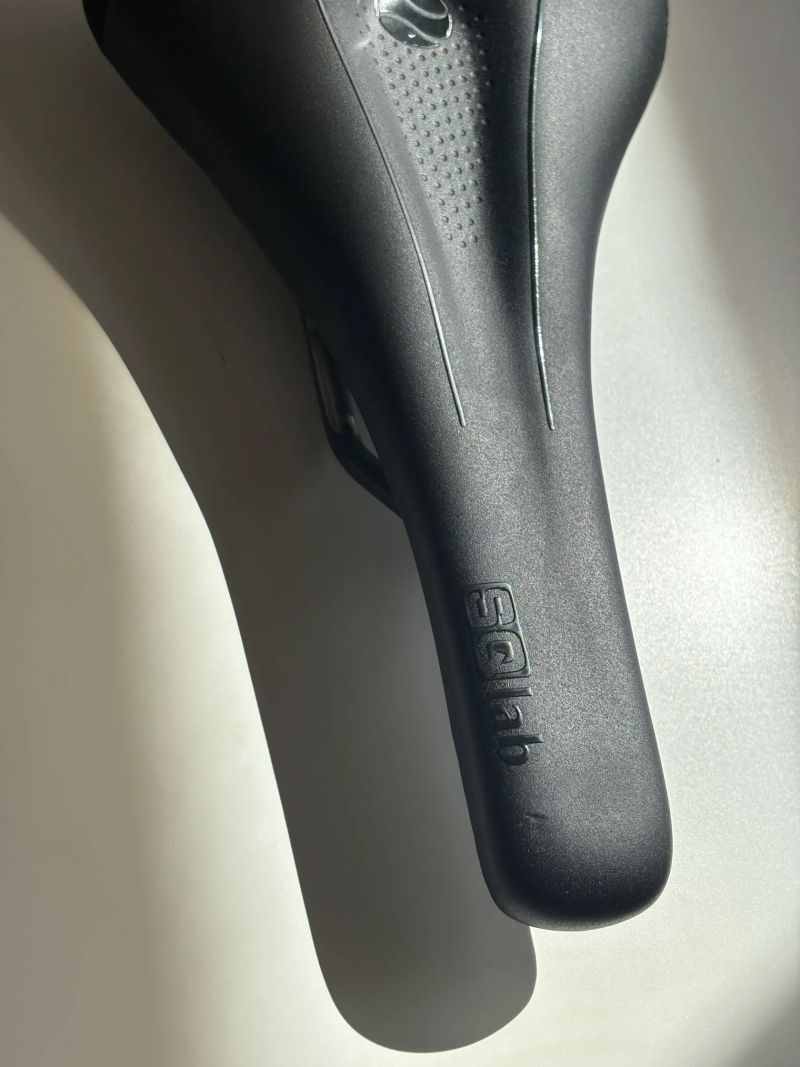 Prodám sedlo Sedlo 614 Ergowave active 2.1 (gravel) 140 mm.