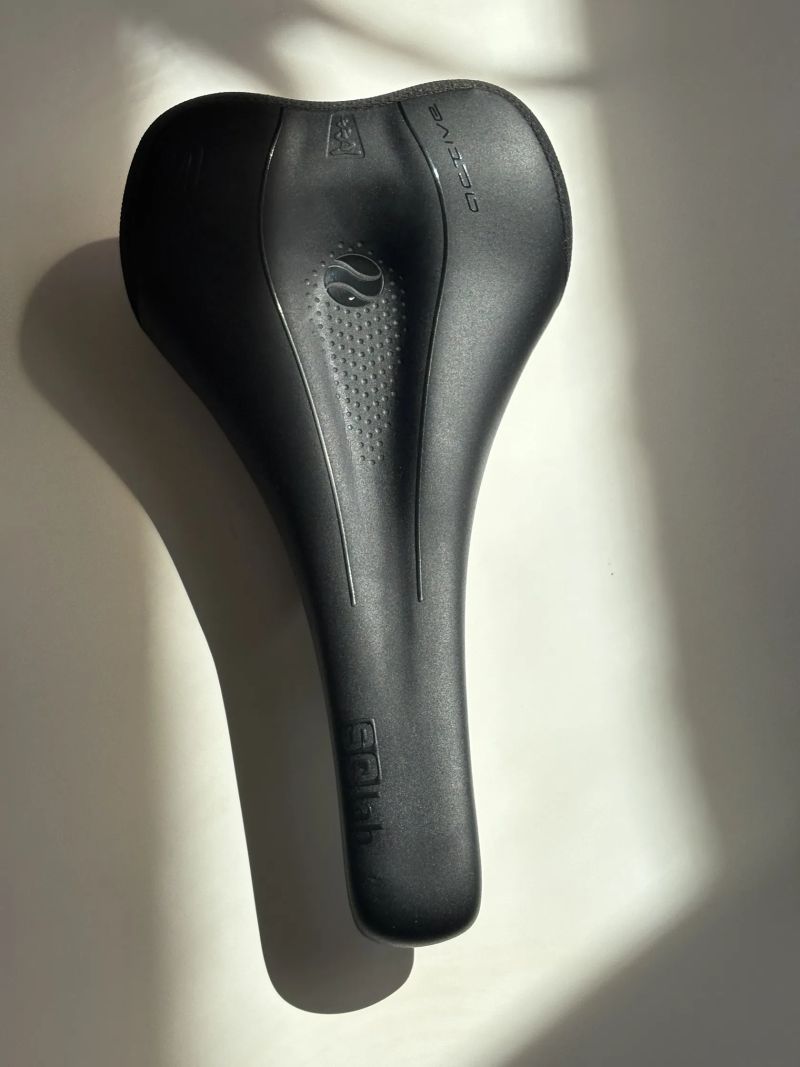 Prodám sedlo Sedlo 614 Ergowave active 2.1 (gravel) 140 mm.