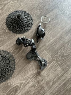 Sada X01 11sp - přehazovačka, řazení + 2x kazeta GX