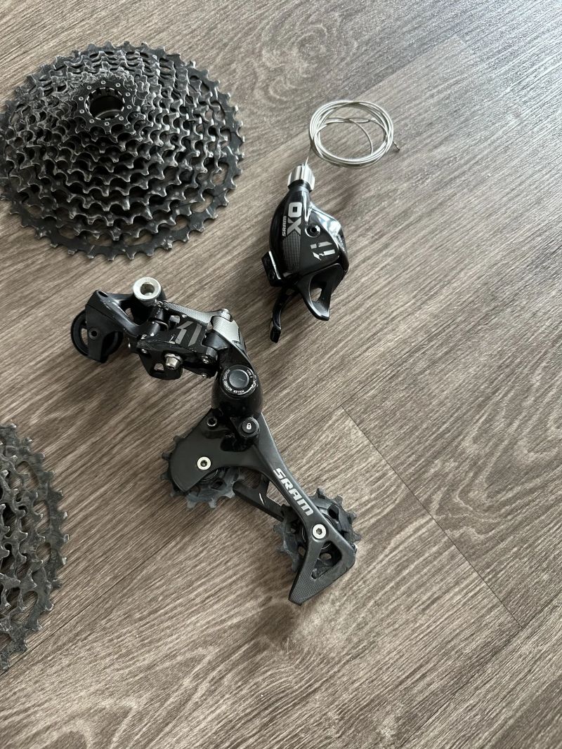 Sada X01 11sp - přehazovačka, řazení + 2x kazeta GX