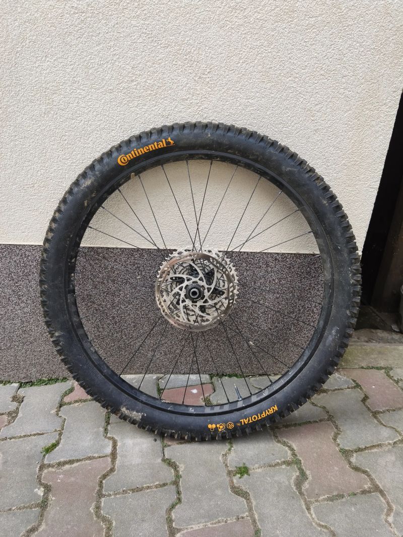 Kompletní kolo wtb, Shimano, plášť, bezduše, kazeta, kotouč 