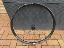 Zapletené kolo DT Swiss H1950 Hybrid 27,5" nové.