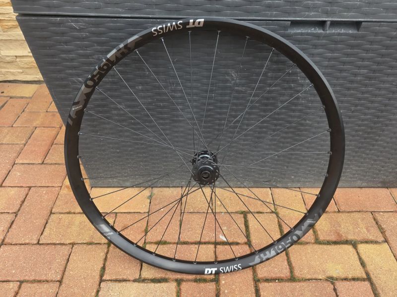 Zapletené kolo DT Swiss H1950 Hybrid 27,5" nové.