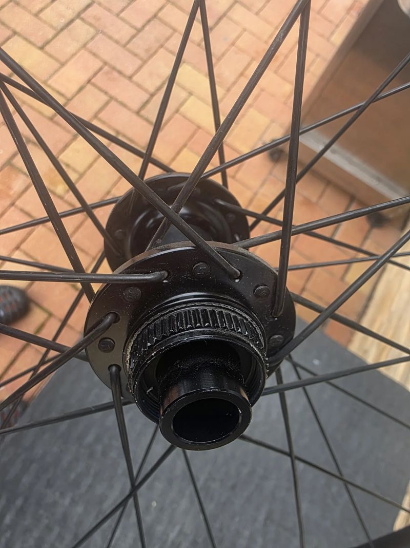 Zapletené kolo DT Swiss H1950 Hybrid 27,5" nové.