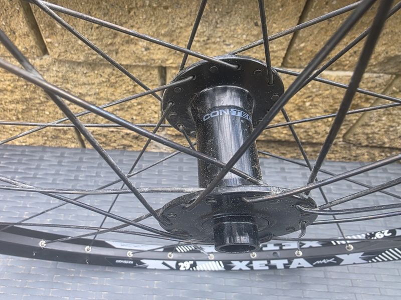 Zapletené kolo Xeta Max X29