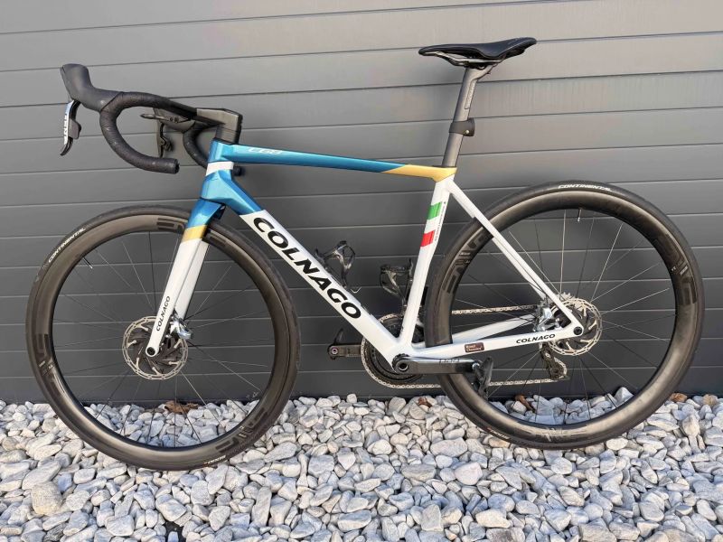 Karbonové silniční kolo Colnago C68 Sram Red AXS