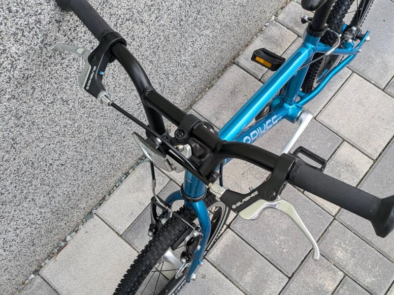 Špičkové 5.8kg dětské kolo Islabikes Cnoc 16 – Perfektní stav jako WOOM a Beany