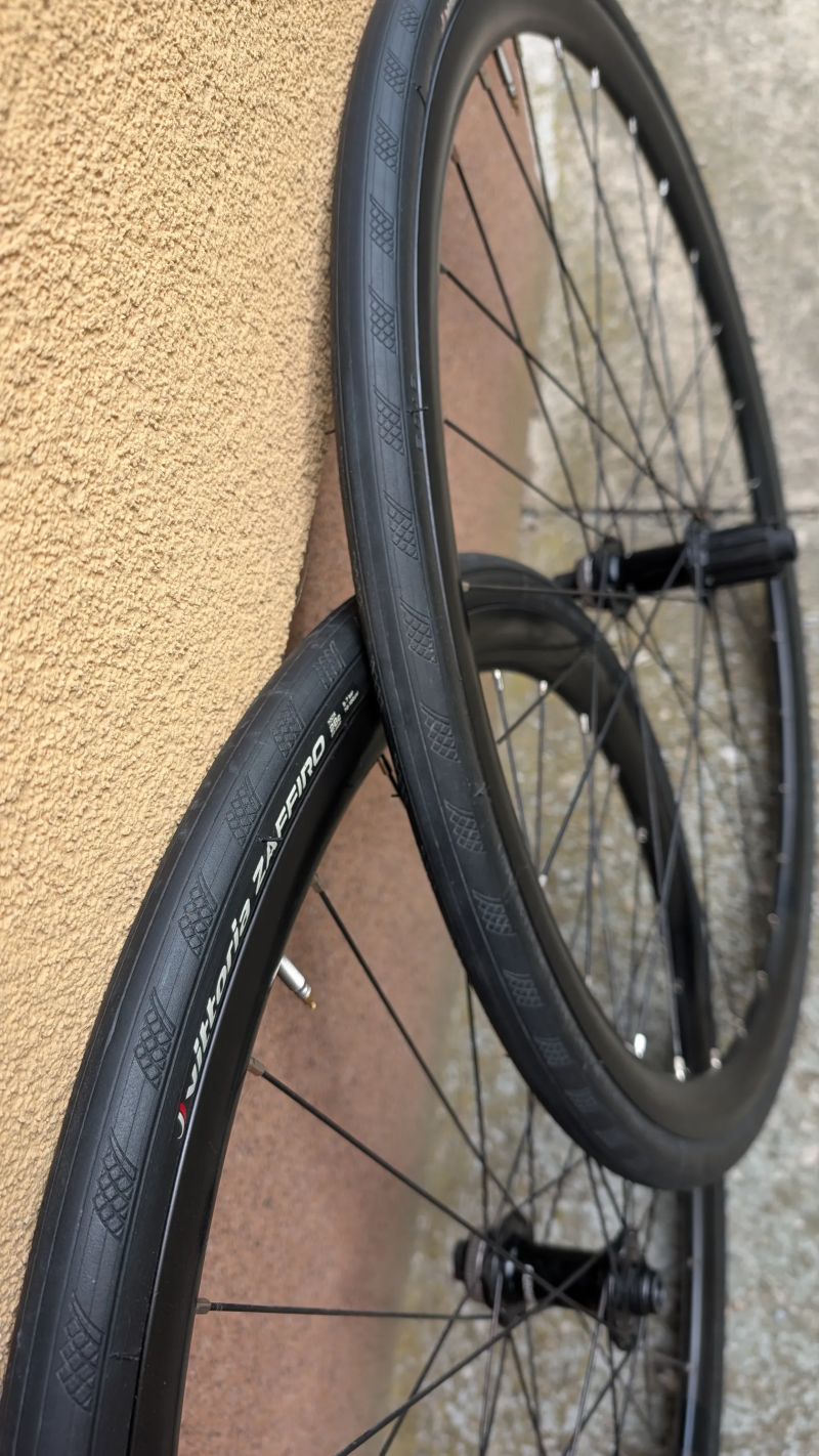 Orbea Orca M30 zapletená kola