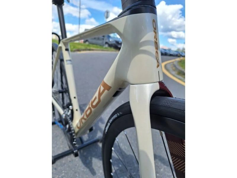 Orbea Orca M30 zapletená kola