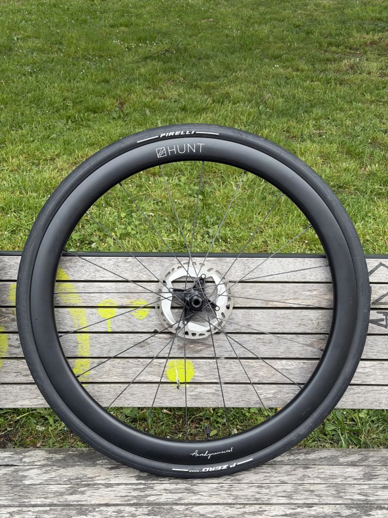 Zapletená kola HUNT 44 Aerodynamicist - ořech Shimano