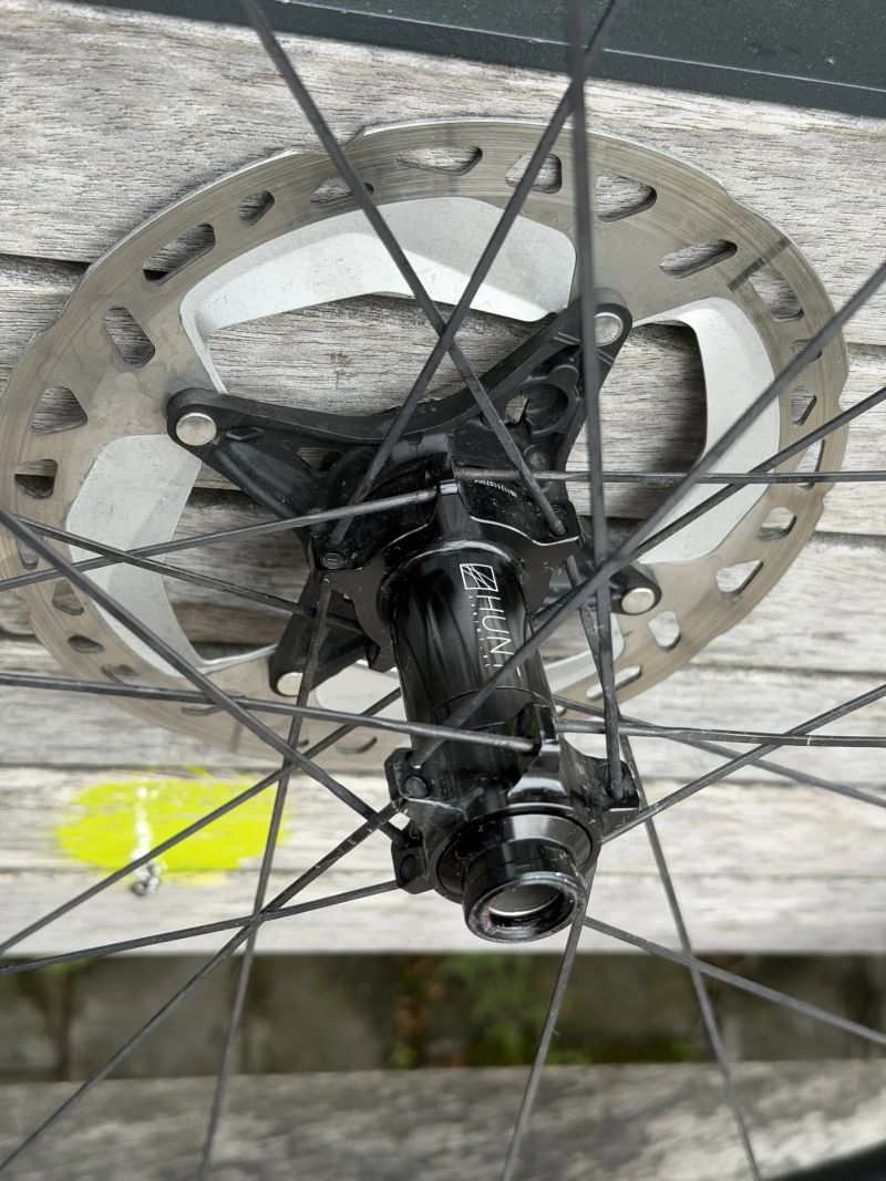 Zapletená kola HUNT 44 Aerodynamicist - ořech Shimano