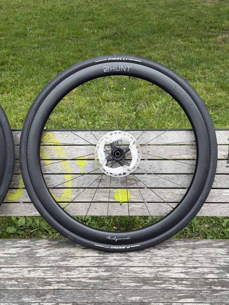 Zapletená kola HUNT 44 Aerodynamicist - ořech Shimano