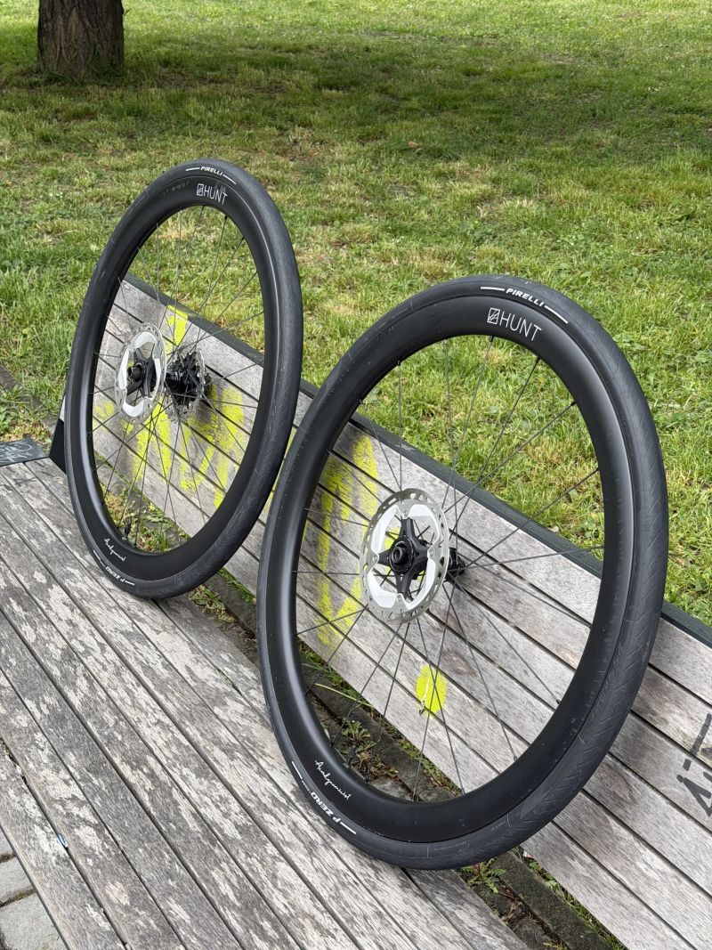 Zapletená kola HUNT 44 Aerodynamicist - ořech Shimano