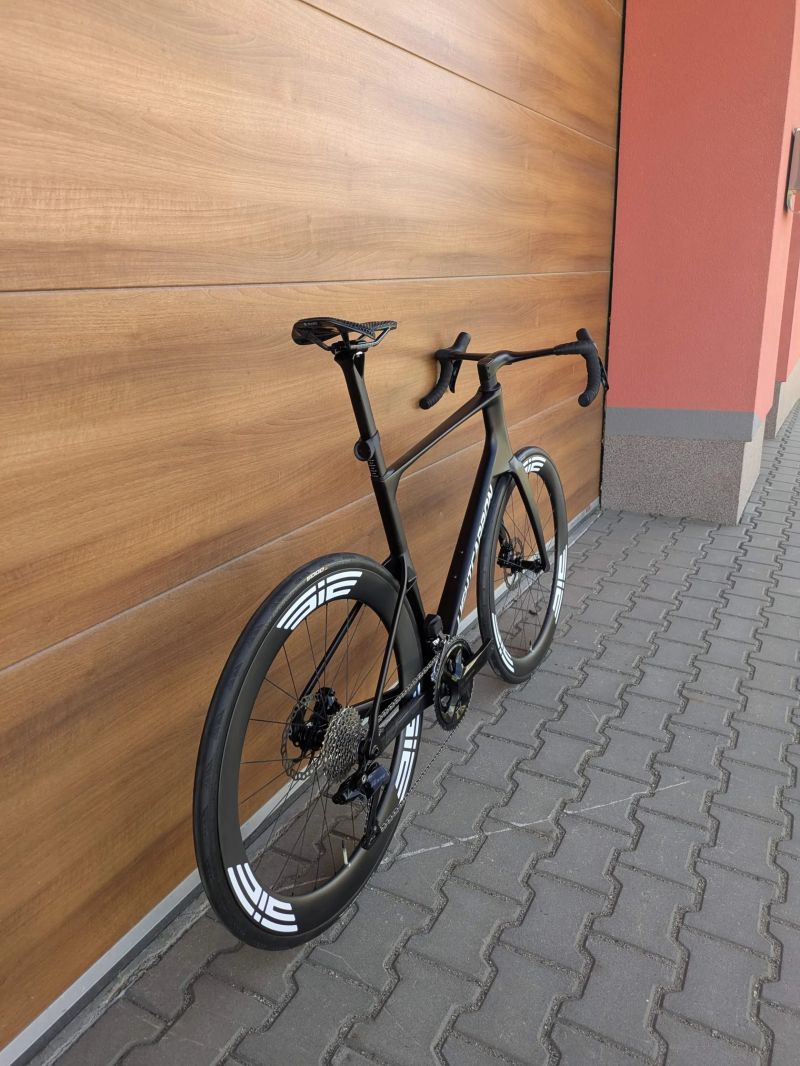 Závodní silniční kolo LightCarbon LCR018-D