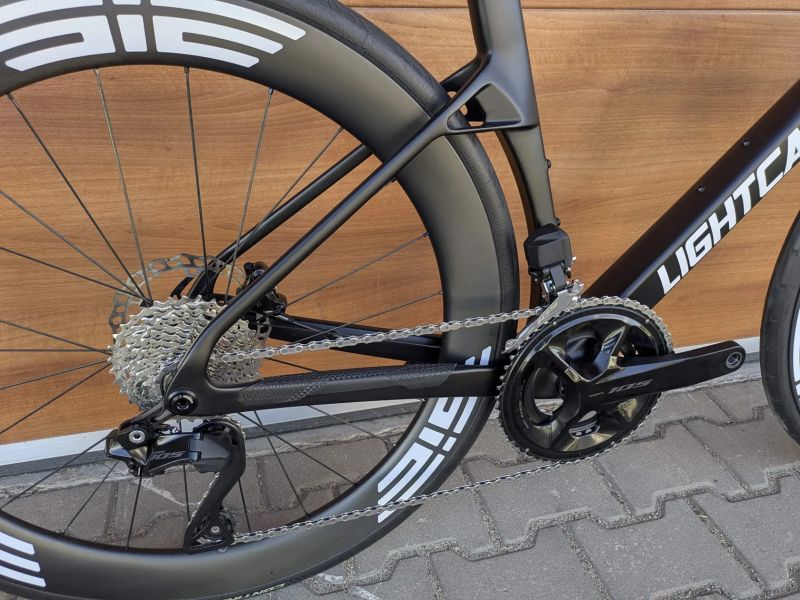 Závodní silniční kolo LightCarbon LCR018-D