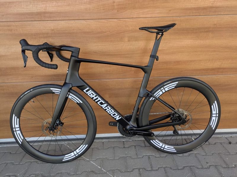 Závodní silniční kolo LightCarbon LCR018-D