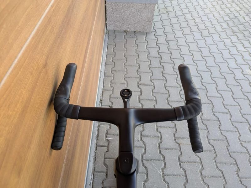 Závodní silniční kolo LightCarbon LCR018-D