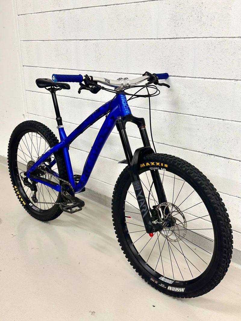 Custom Enduro kolo Dartmoor Hornet - TITLE doplňky