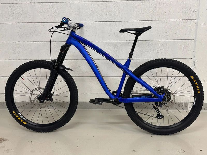 Custom Enduro kolo Dartmoor Hornet - TITLE doplňky