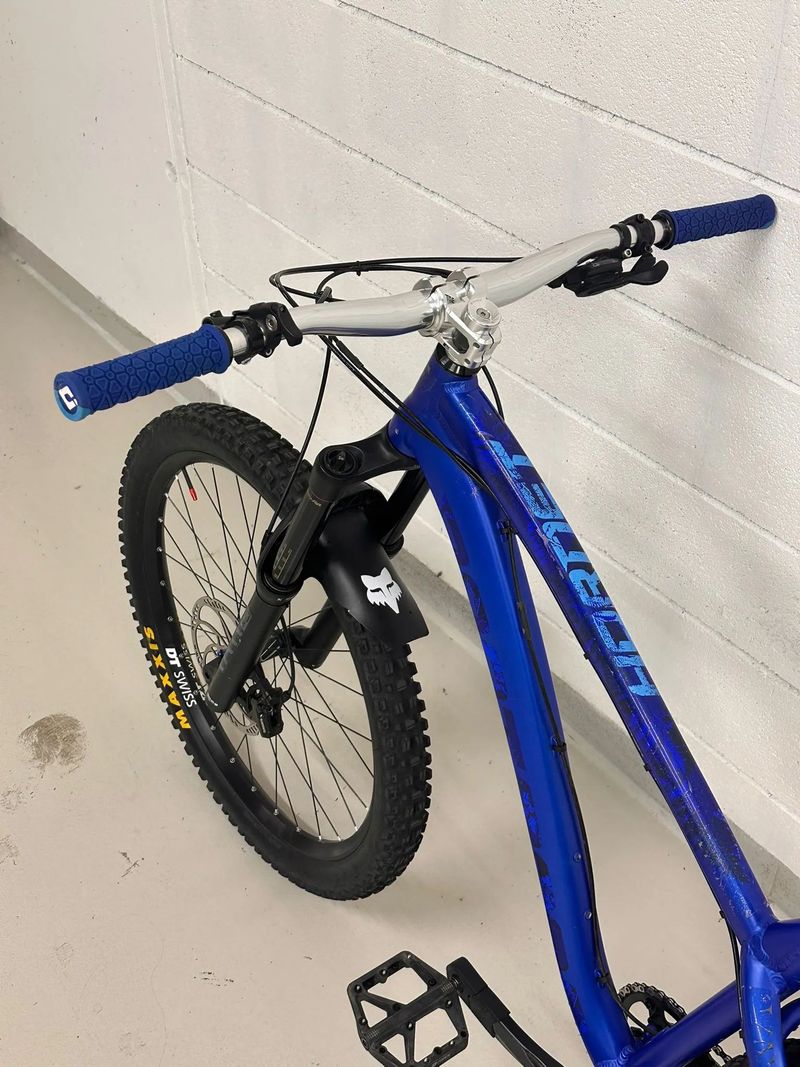 Custom Enduro kolo Dartmoor Hornet - TITLE doplňky