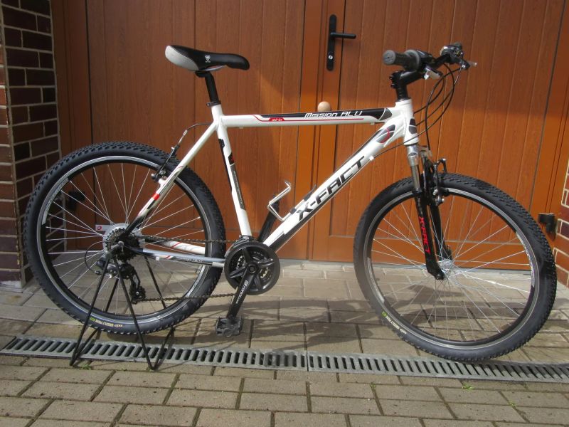 X FACT MISSION ALU, vel. rámu 19"