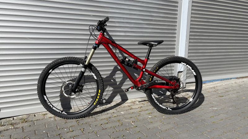 Commencal VIP Absolut SX Kile Strait