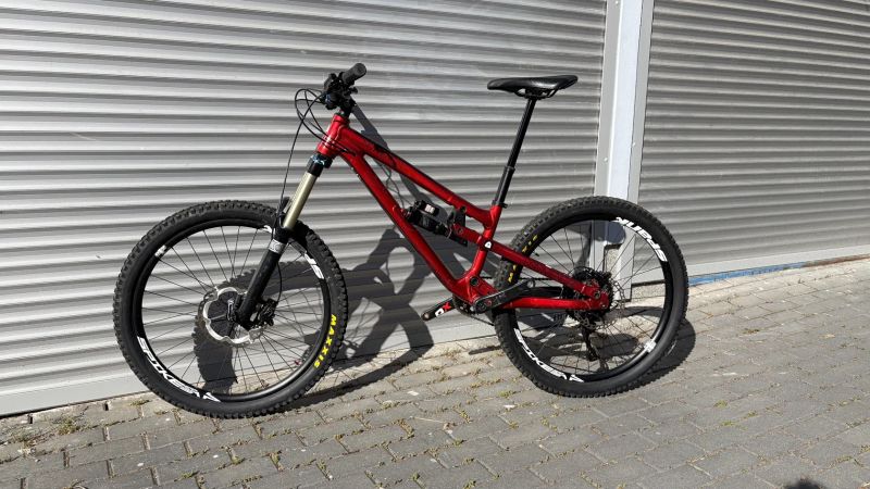 Commencal VIP Absolut SX Kile Strait